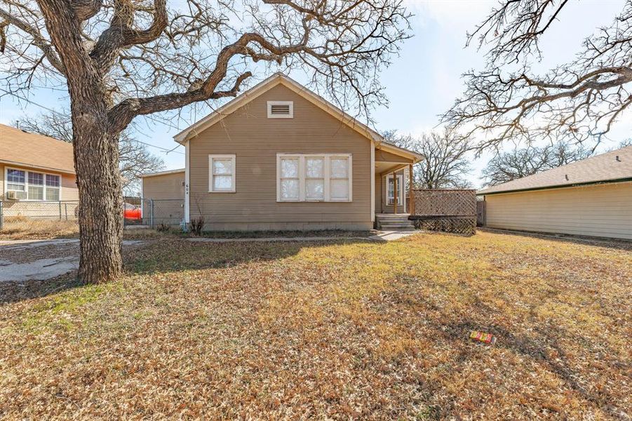 Exterior details and patio area of a home in , Stephenville (Image 17).