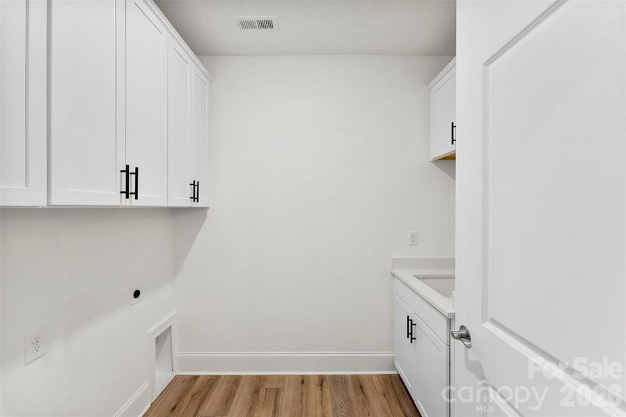Spacious, unfurnished interior of a new home in The Courtyards on New Hope, Gastonia (Image 22).