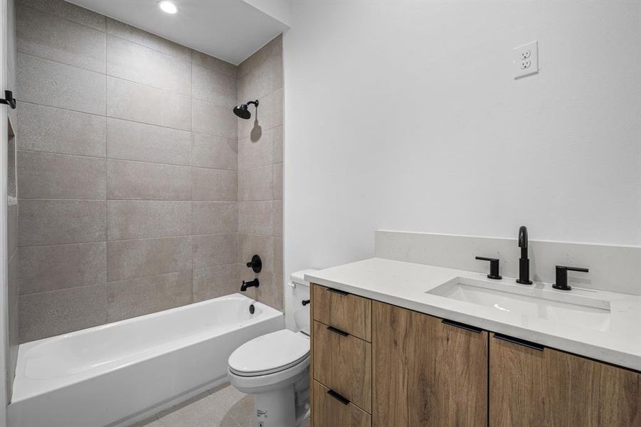 Image 33 of a home in .