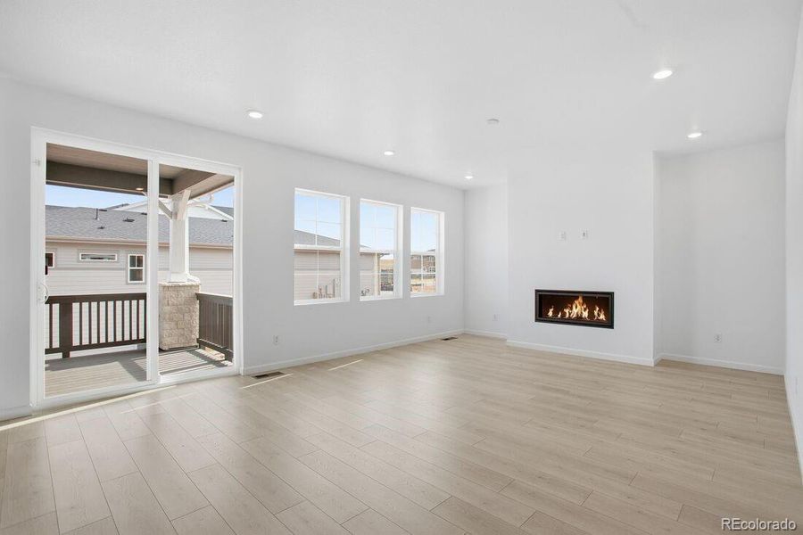 8784 Whiteclover ~ Ready Now