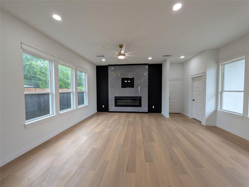 Spacious, unfurnished interior of a new home in , Dallas (Image 35).