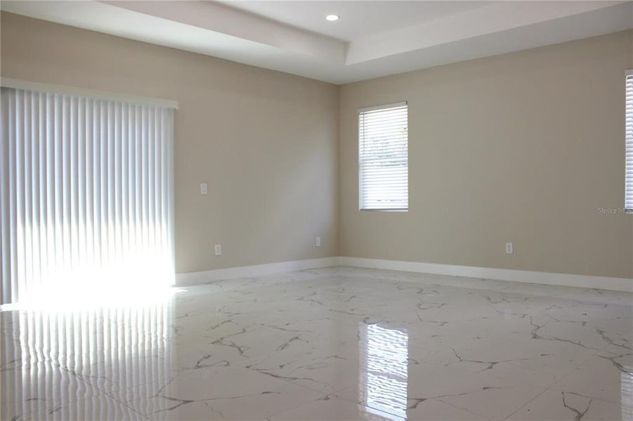 Spacious, unfurnished interior of a new home in , Tampa (Image 20).