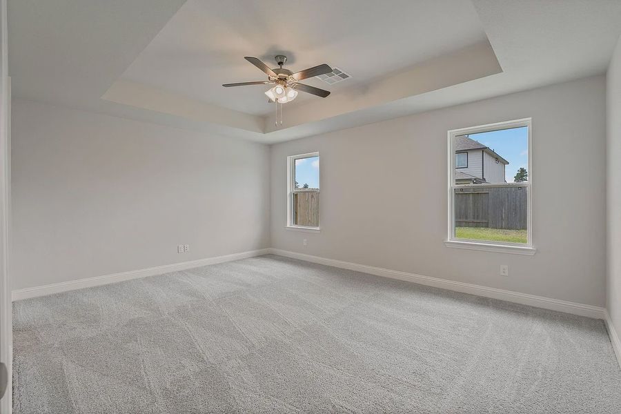 Spacious, unfurnished interior of a new home in Grand Oaks Reserve, Cleveland (Image 22).