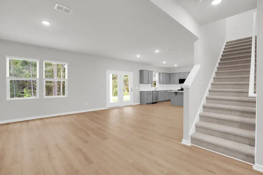 Spacious, unfurnished interior of a new home in Bradford Pointe, Summerville (Image 27).
