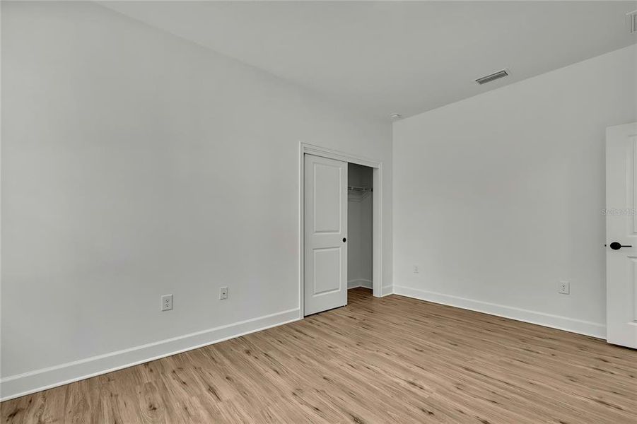Spacious, unfurnished interior of a new home in , Weeki Wachee (Image 42).