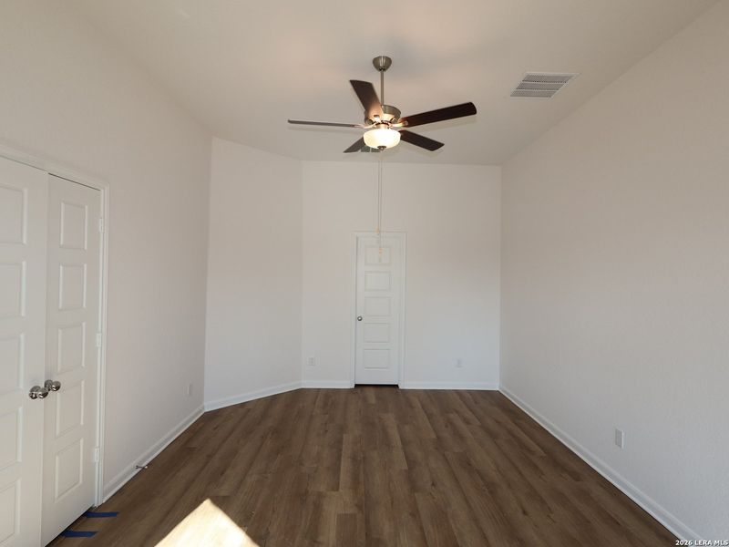 Spacious, unfurnished interior of a new home in Jordan's Ranch, San Antonio (Image 23). Spacious, unfurnished interior of a new home in Jordan's Ranch, San Antonio (Image 23).