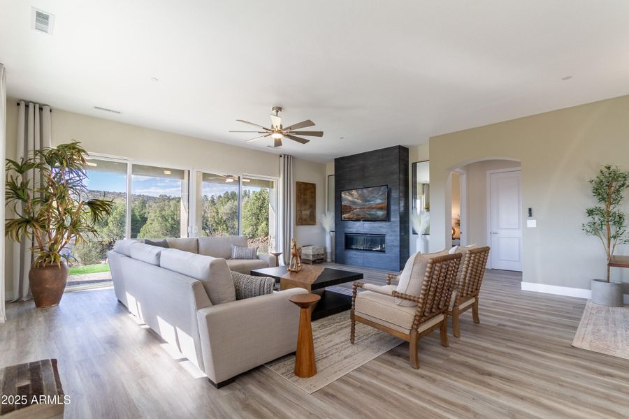 Interior 1580 Southview-8