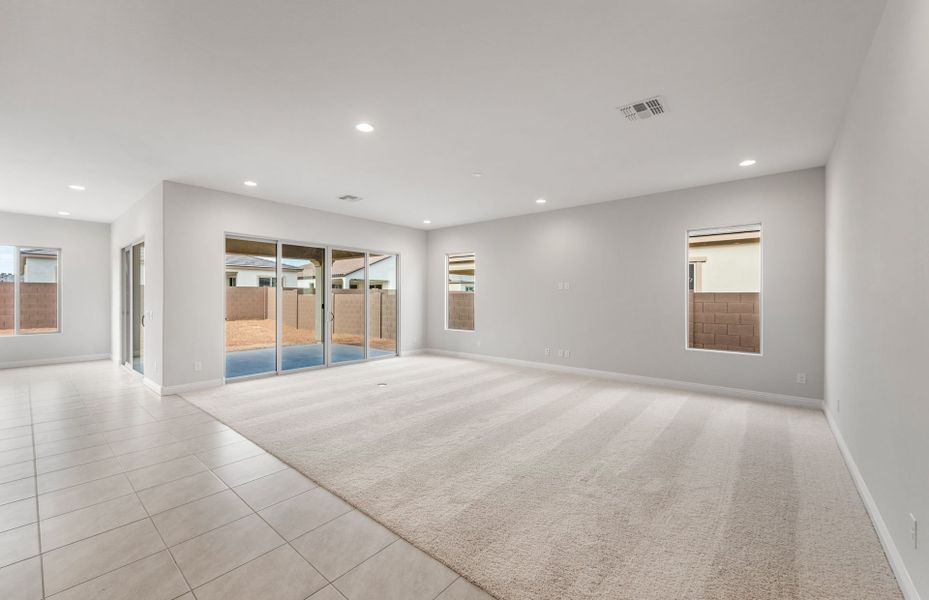 Spacious, unfurnished interior of a new home in Artisan at Asante, Surprise (Image 18).