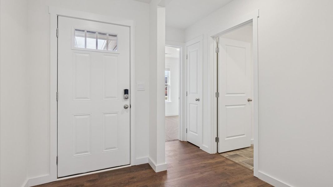 Spacious, unfurnished interior of a new home in Emory Creek, Harriman (Image 13).