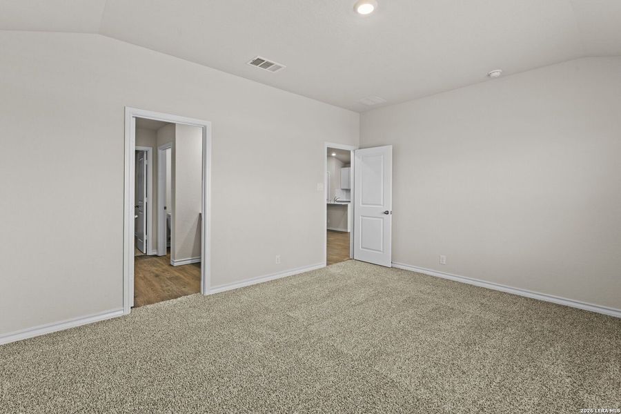 Spacious, unfurnished interior of a new home in Brookstone Creek, San Antonio (Image 14).