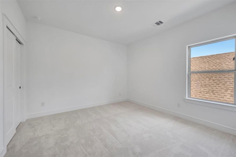 Spacious, unfurnished interior of a new home in Heath Golf & Yacht Villas, Heath (Image 14).