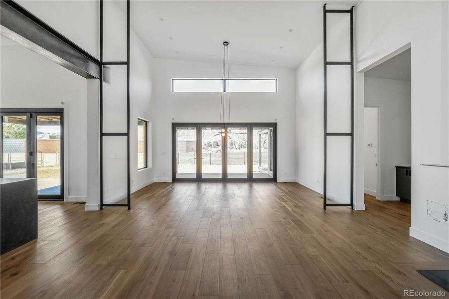 Spacious, unfurnished interior of a new home in , Golden (Image 26).