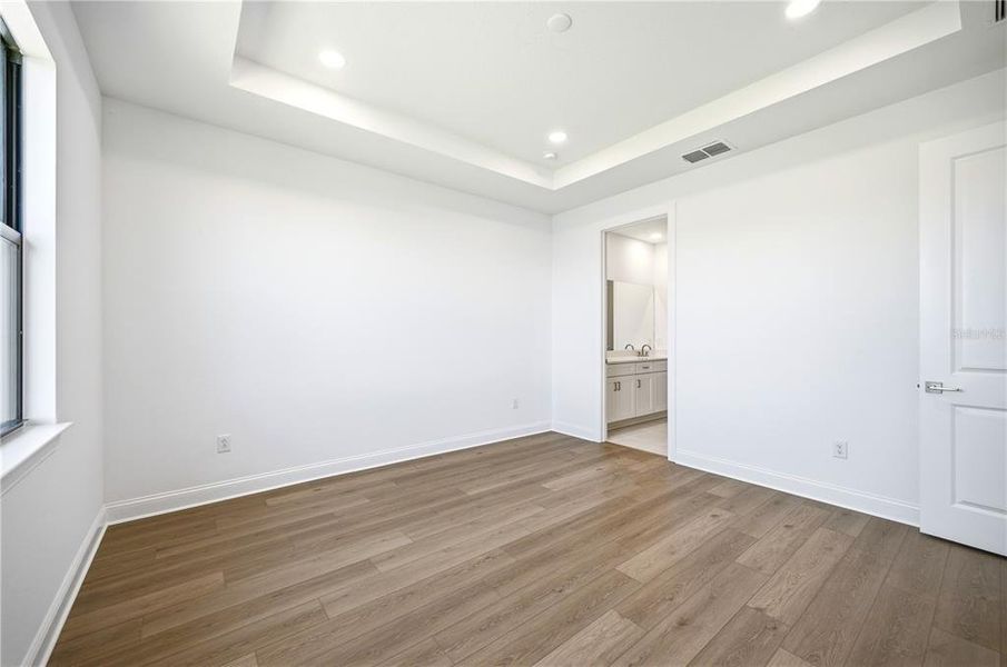 Spacious, unfurnished interior of a new home in , Apollo Beach (Image 24).