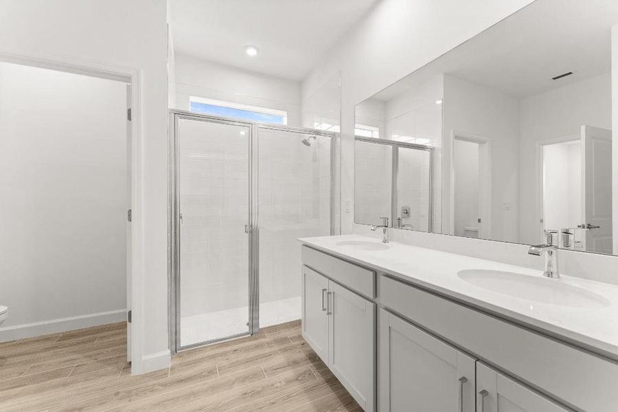 US_SEF_CASCADES_LOT 338_owners bath 2