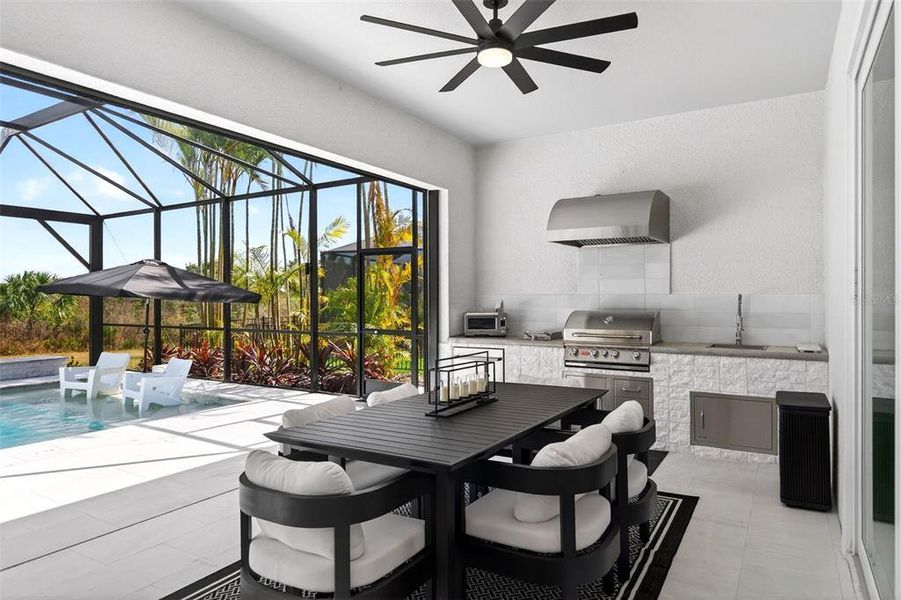 Exterior details and patio area of a home in , Venice (Image 30).