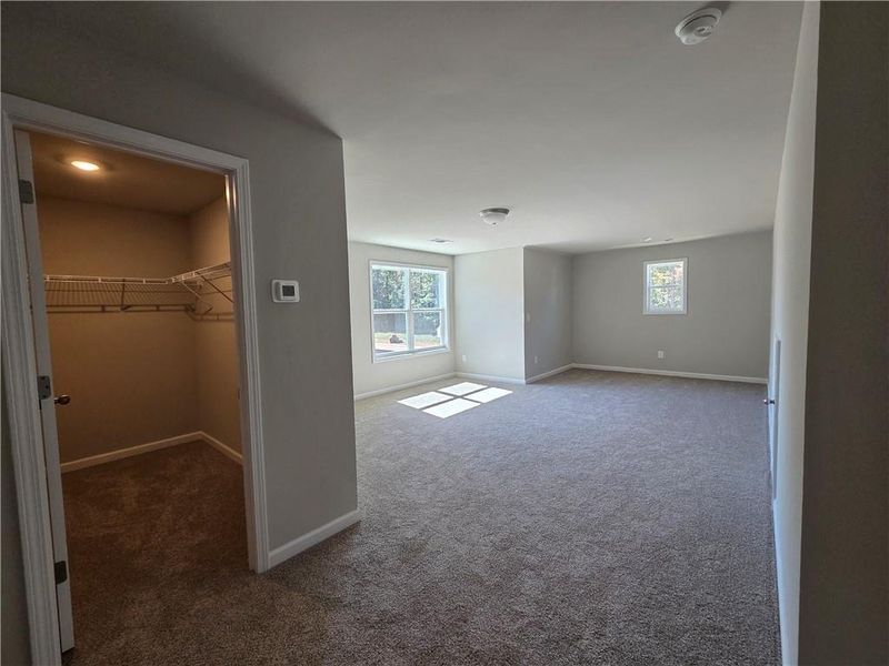Spacious, unfurnished interior of a new home in River Meadows, Bethlehem (Image 22).