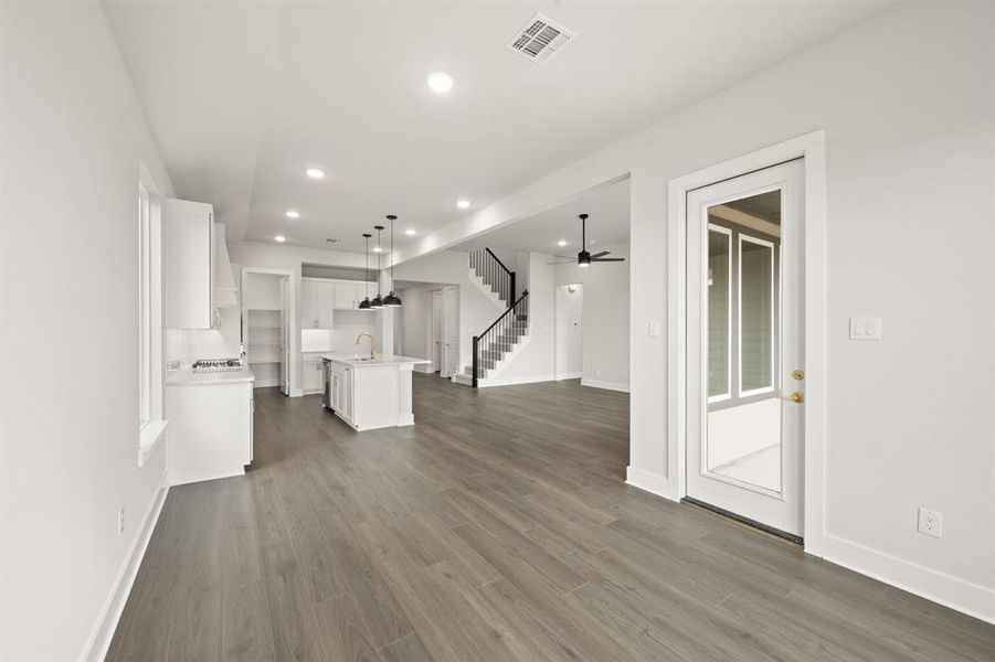 1721 Nesting Robin- Dining-2