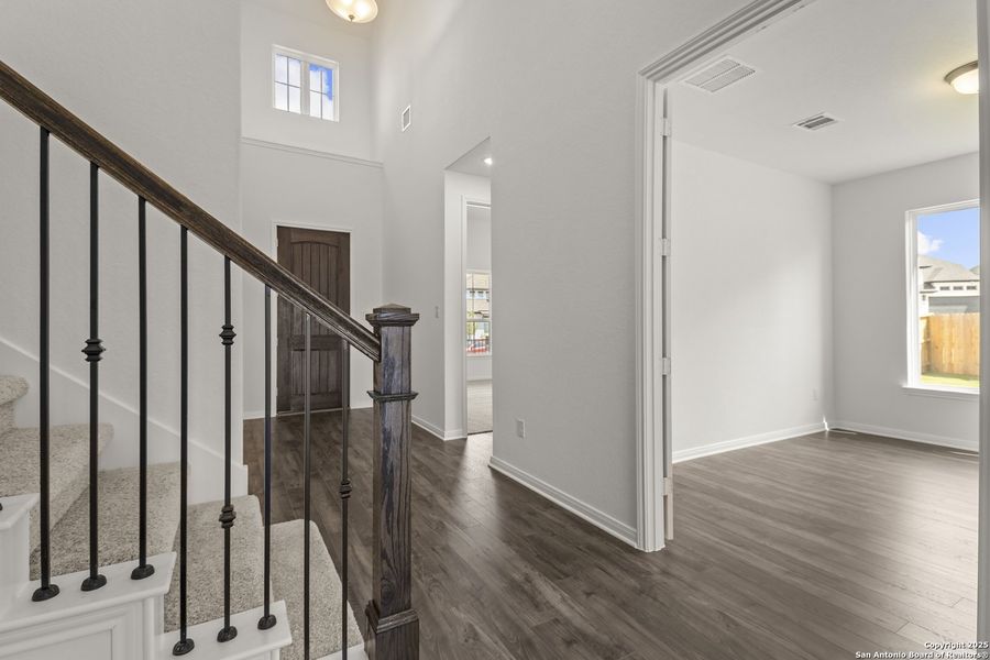 Spacious, unfurnished interior of a new home in Homestead, Schertz (Image 32).