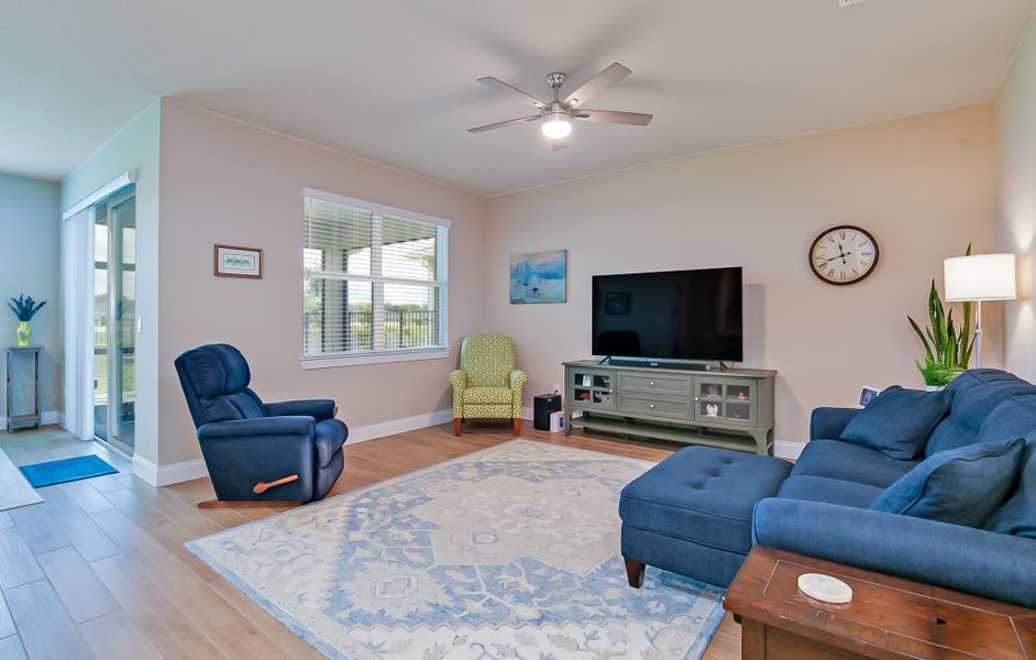 8667 Dahlia CIR