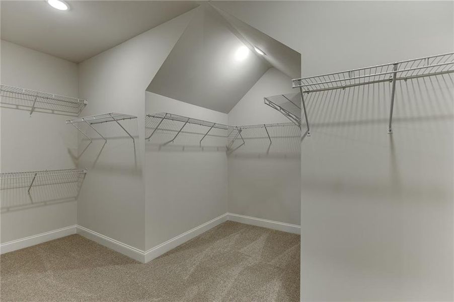 Spacious, unfurnished interior of a new home in , Bishop (Image 26).