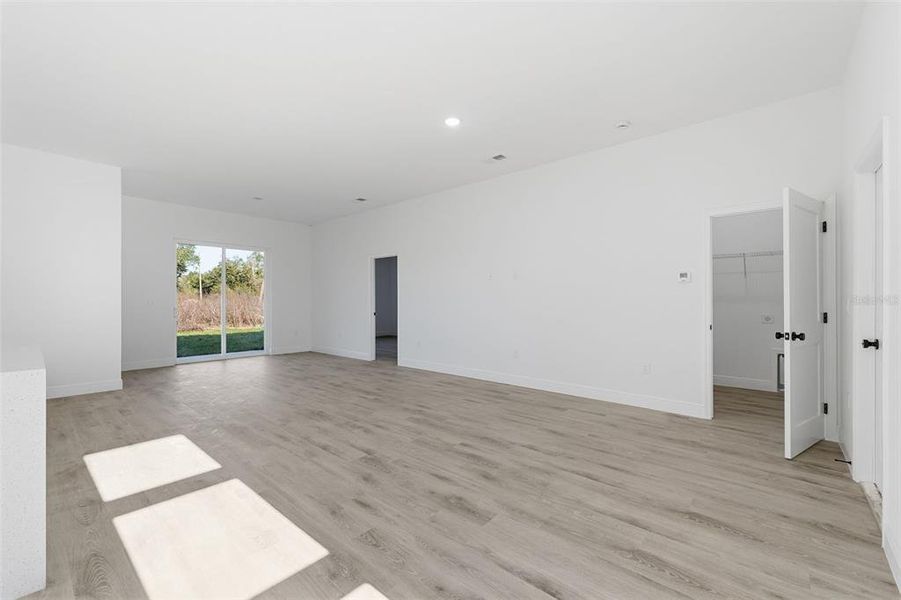 Spacious, unfurnished interior of a new home in , Ocala (Image 15).
