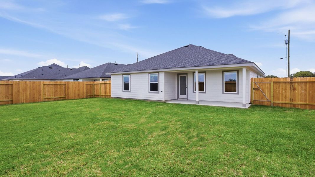 Exterior details and patio area of a home in Highland Village, Nome (Image 4).