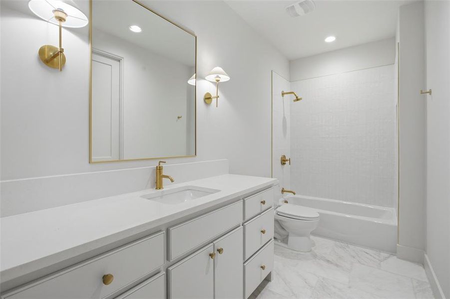 Furnished interior view inside a new home in , Dallas (Image 14).