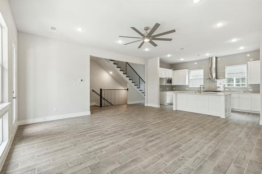 Spacious, unfurnished interior of a new home in SoHo Square, Dallas (Image 15).