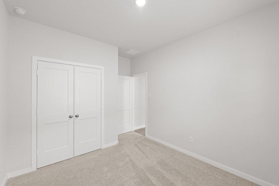 Spacious, unfurnished interior of a new home in Lakes at Crockett Martin, Conroe (Image 20).