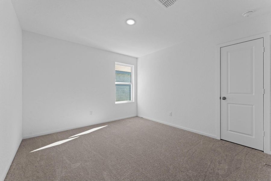 Spacious, unfurnished interior of a new home in Friendship Oaks, Fredericksburg (Image 23).