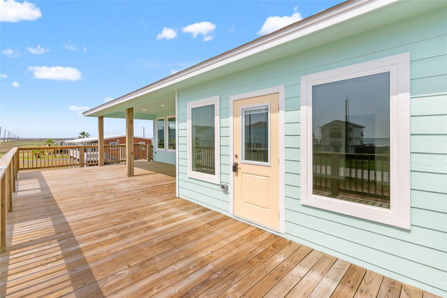 Exterior details and patio area of a home in , Freeport (Image 16).