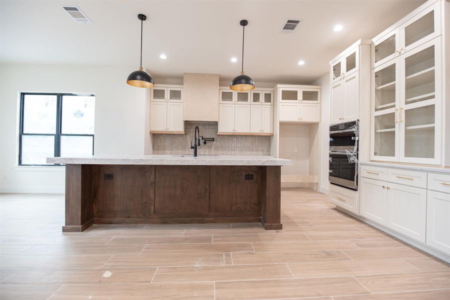 BREAKFAST BAR & WALL OVENS