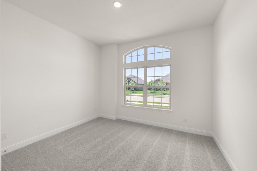 Spacious, unfurnished interior of a new home in Sheppard's Place, Waxahachie (Image 25).