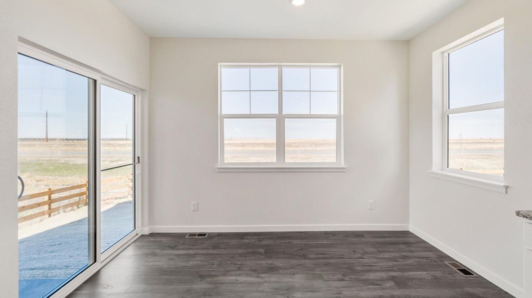 Spacious, unfurnished interior of a new home in The Ridge at Lorson Ranch, Colorado Springs (Image 9).