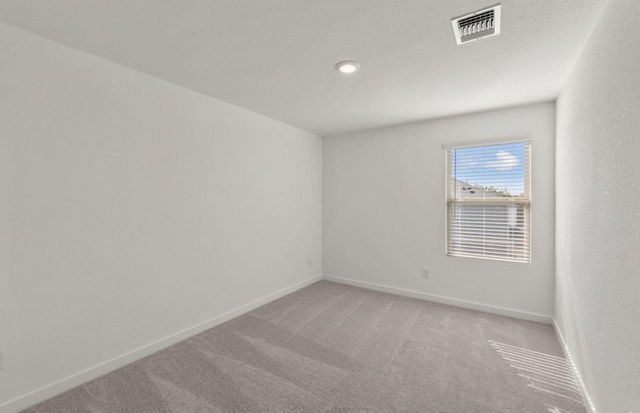 Spacious, unfurnished interior of a new home in Sunfield, Buda (Image 13).