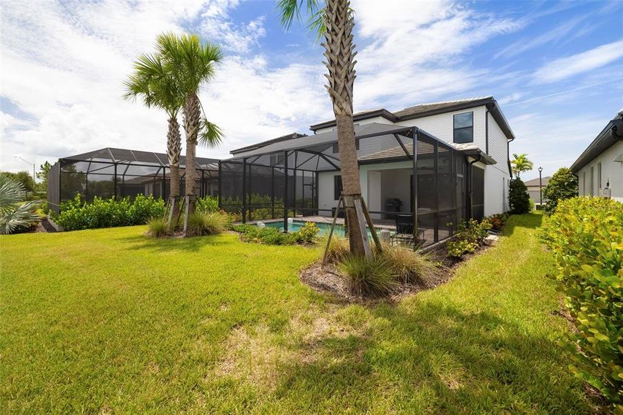 Exterior details and patio area of a home in , Bradenton (Image 29).