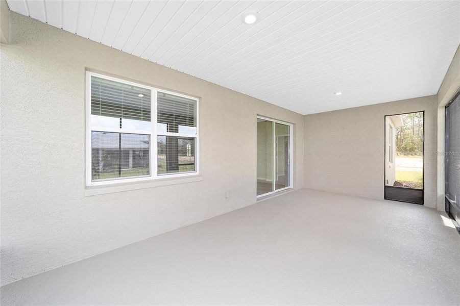 Spacious, unfurnished interior of a new home in , Ocala (Image 35).