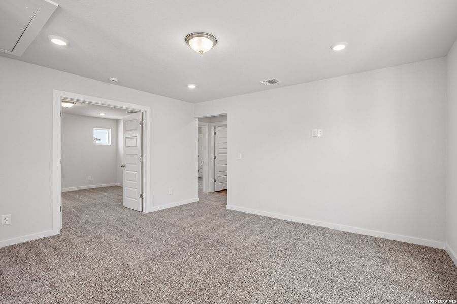 Spacious, unfurnished interior of a new home in August Fields, New Braunfels (Image 14).