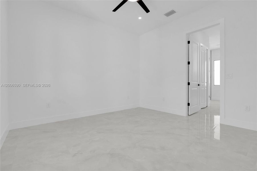 Spacious, unfurnished interior of a new home in , Lehigh Acres (Image 21).
