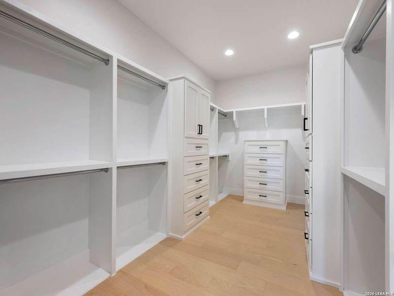 Spacious, unfurnished interior of a new home in , San Antonio (Image 24).