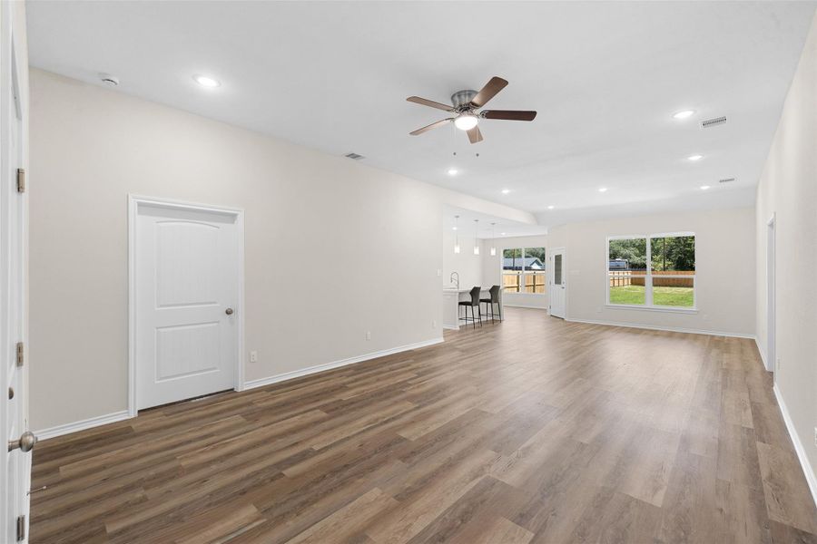 Spacious, unfurnished interior of a new home in , Columbus (Image 24).