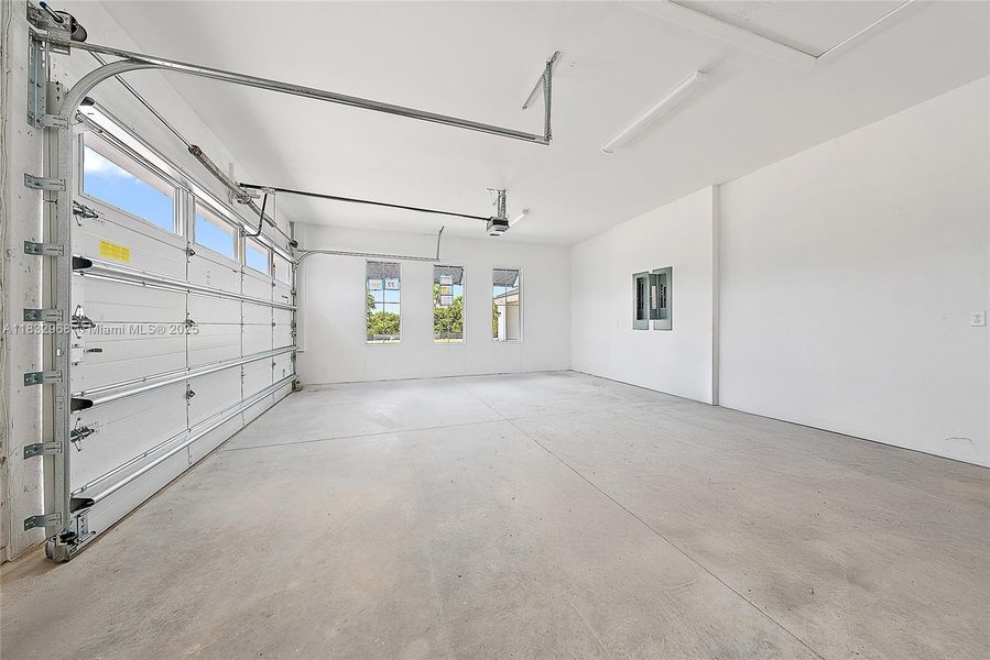 Spacious, unfurnished interior of a new home in Bridgewater, Jupiter (Image 27). Spacious, unfurnished interior of a new home in Bridgewater, Jupiter (Image 27).