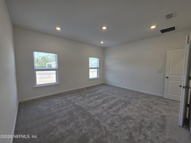 Spacious, unfurnished interior of a new home in Hyland Trail, Green Cove Springs (Image 20).