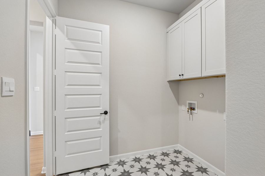 Spacious, unfurnished interior of a new home in Ribbonwood, Aubrey (Image 17).