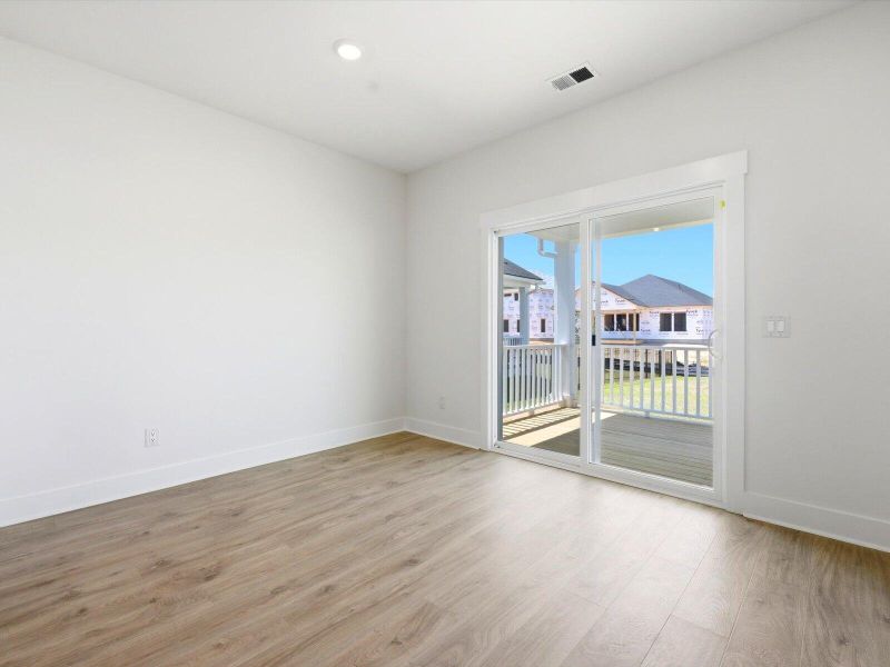 Spacious, unfurnished interior of a new home in , Summerville (Image 37).