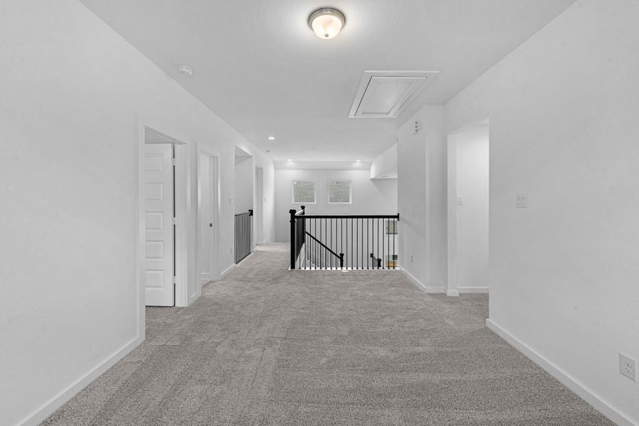 Spacious, unfurnished interior of a new home in Huntington Place, Rosharon (Image 24).