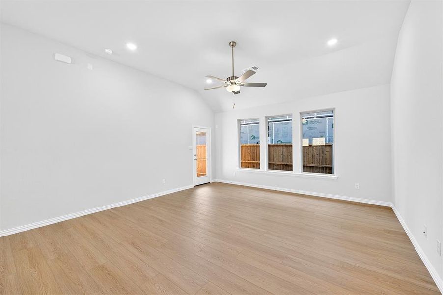 Spacious, unfurnished interior of a new home in Tarrytown, Crowley (Image 38).