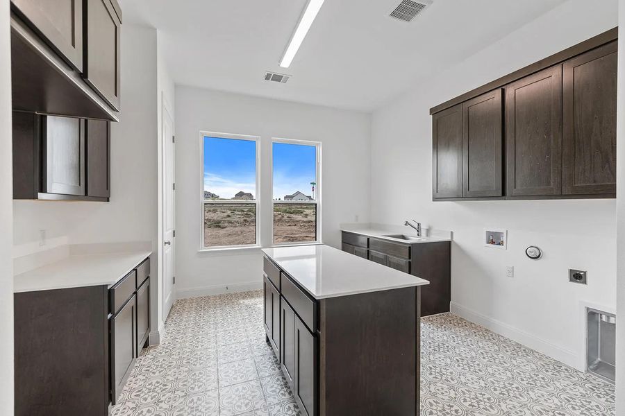 Colinas B Laundry Room