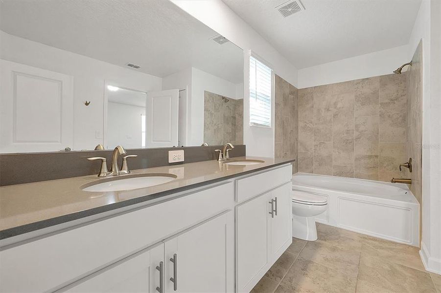 Furnished interior view inside a new home in , Orlando (Image 9).