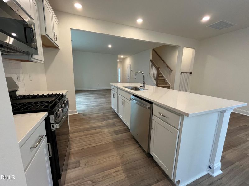 Stainless appliances w/gas range